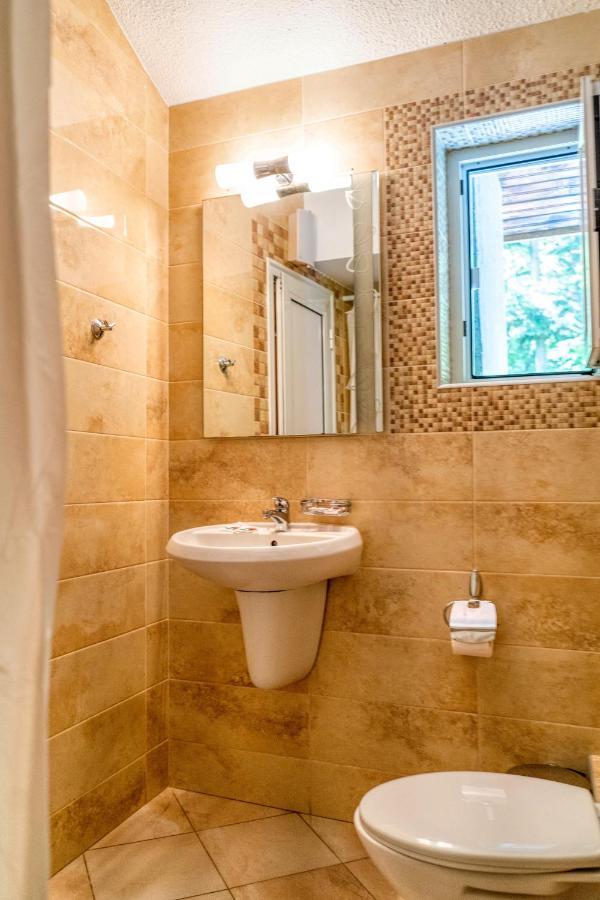 Крушун - Единствена На Метри От Водопадите, Krushun - The Only Stay Just Meters From The Waterfalls كروشونا المظهر الخارجي الصورة