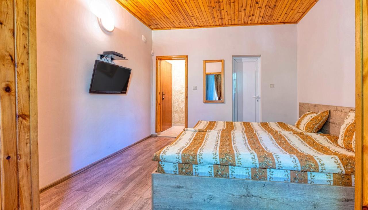 Крушун - Единствена На Метри От Водопадите, Krushun - The Only Stay Just Meters From The Waterfalls كروشونا المظهر الخارجي الصورة